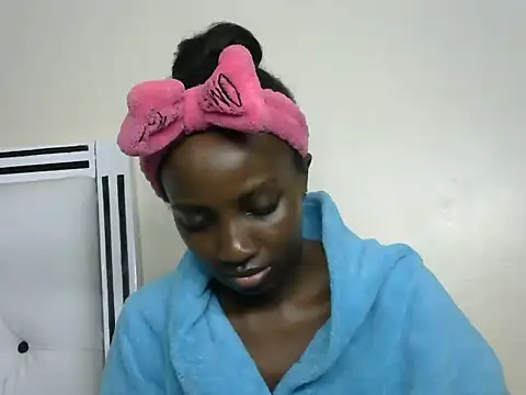 sweet-petite online show from 12.02.25