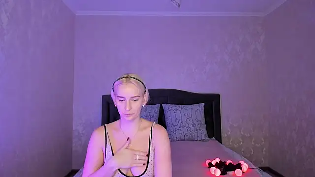 Snapshot of Amanda054 chatting on 02.05.25 Amanda054 online show from 02.05.25