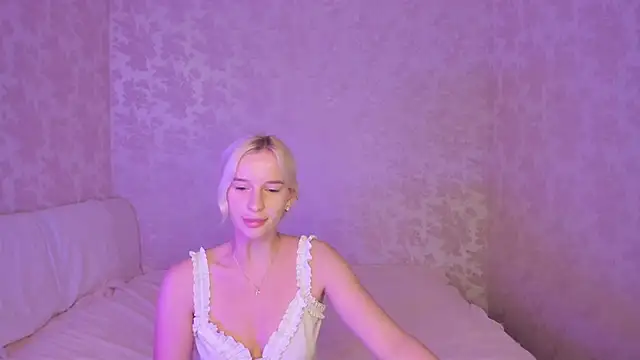 Snapshot of Amanda054 chatting on 09.10.25 Amanda054 online show from 09.10.25