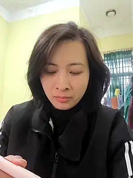 Snapshot of Sweets24 chatting on 02.12.25 Sweets24 online show from 02.12.25