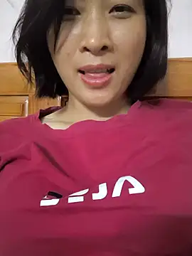 Snapshot of Sweets24 chatting on 09.17.25 Sweets24 online show from 09.17.25