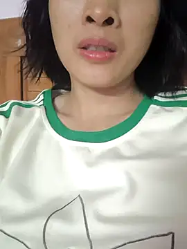 Snapshot of Sweets24 chatting on 09.18.25 Sweets24 online show from 09.18.25