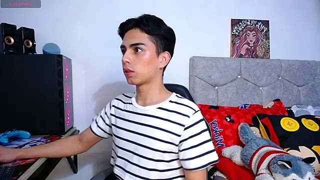 OwenBluee online show from 12.02.25