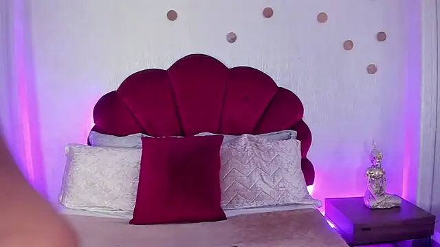 AndreaPink2024 online show from 04.11.26