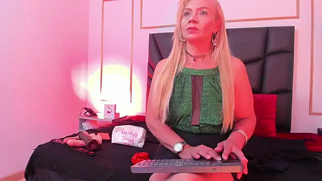 AnastasiaTaylor  online show from 04.14.26