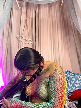 Ivann4 online show from 10.15.25