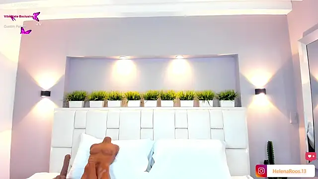 Snapshot of HelenaRoos chatting on 12.18.25 HelenaRoos online show from 12.18.25