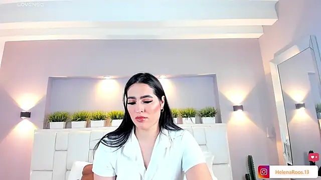 Snapshot of HelenaRoos chatting on 12.19.25 HelenaRoos online show from 12.19.25