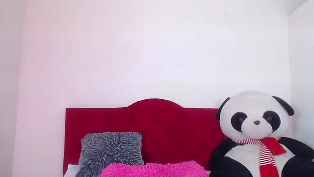 Snapshot of Luluu_08 chatting on 02.21.25 Luluu 08 online show from 02.21.25