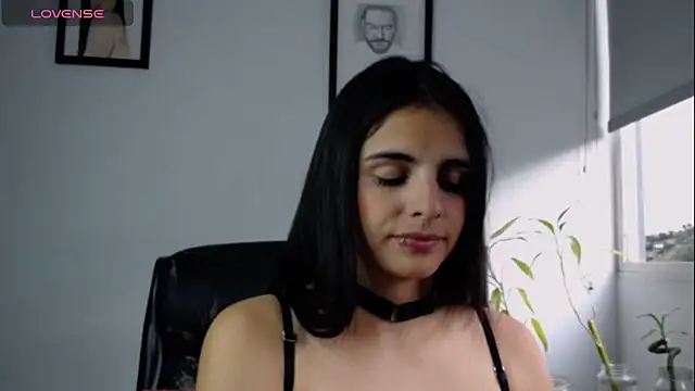 Snapshot of alma_violeta chatting on 02.25.25 alma violeta online show from 02.25.25