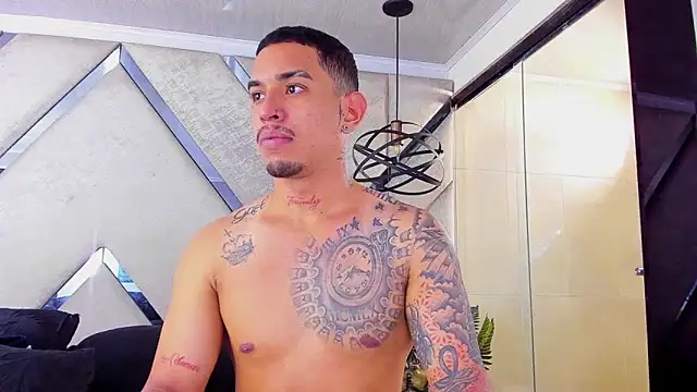 Snapshot of Damian09_ chatting on 10.27.25 Damian09 online show from 10.27.25