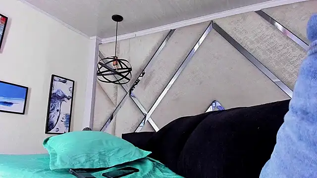 Snapshot of Damian09_ chatting on 11.17.25 Damian09 online show from 11.17.25