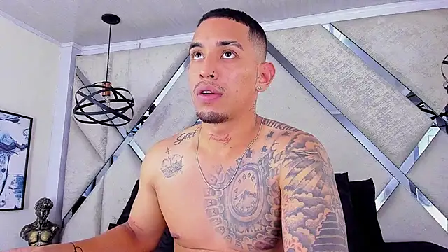 Snapshot of Damian09_ chatting on 11.24.25 Damian09 online show from 11.24.25