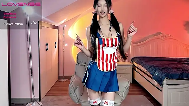 Snapshot of JoooJo_ chatting on 10.18.25 JoooJo online show from 10.18.25