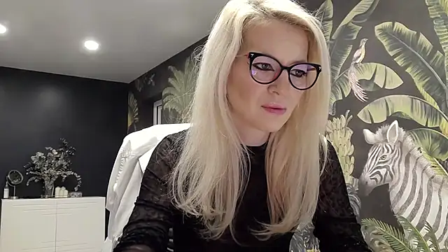 Snapshot of carla88 chatting on 02.04.25 carla88 online show from 02.04.25