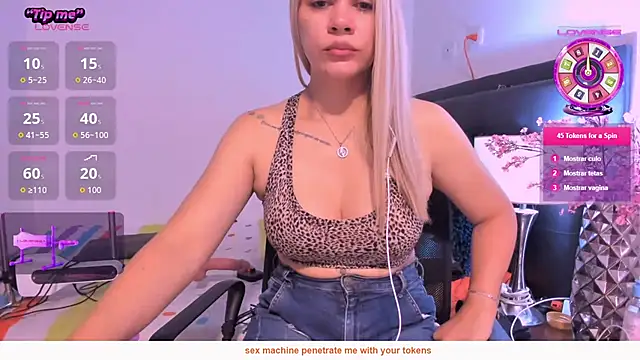 Snapshot of daniela_beauty chatting on 05.15.26 daniela beauty online show from 05.15.26