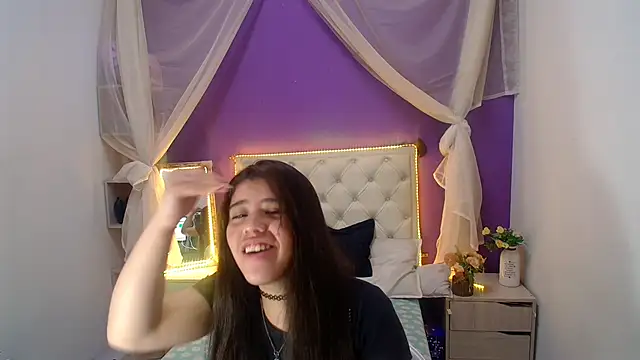Snapshot of Ingrid_Casas chatting on 12.20.24 Ingrid Casas online show from 12.20.24