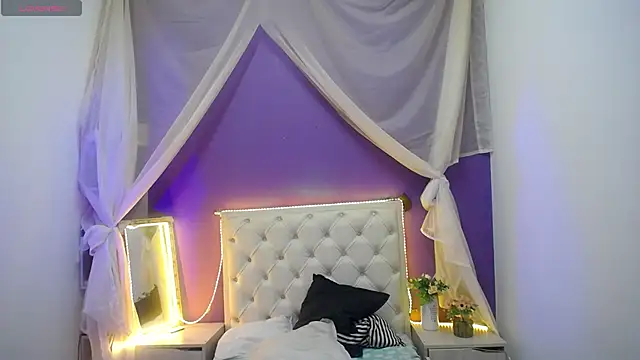 Snapshot of Ingrid_Casas chatting on 01.15.25 Ingrid Casas online show from 01.15.25