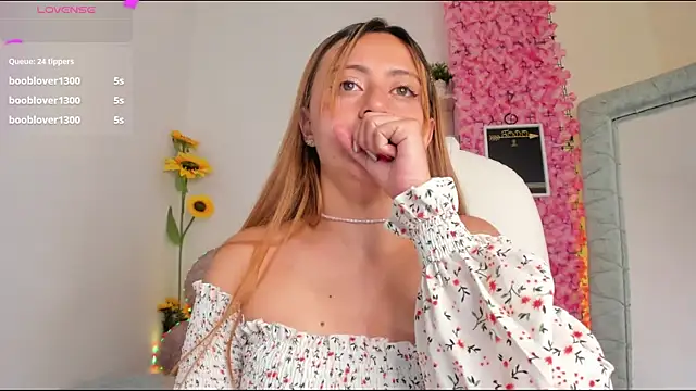 Snapshot of arianna_gren chatting on 12.17.24 arianna gren online show from 12.17.24