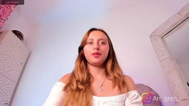 Snapshot of arianna_gren chatting on 09.15.25 arianna gren online show from 09.15.25