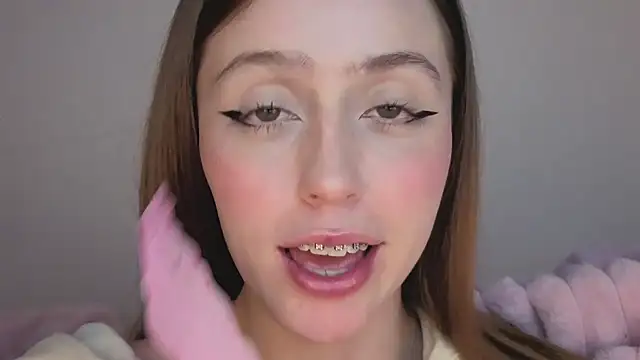 Snapshot of SofiaGc chatting on 10.07.25 SofiaGc online show from 10.07.25