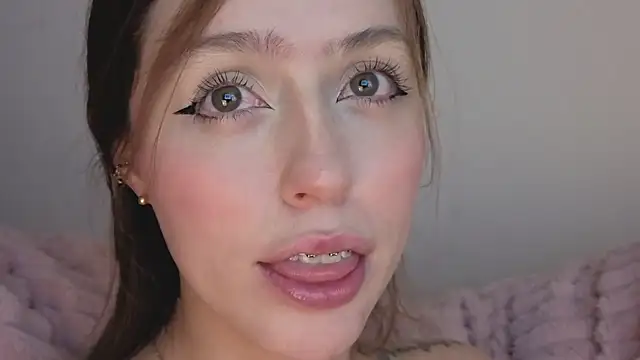 Snapshot of SofiaGc chatting on 10.23.25 SofiaGc online show from 10.23.25