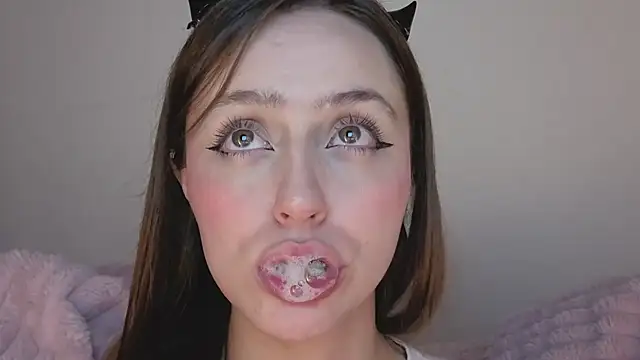 Snapshot of SofiaGc chatting on 11.13.25 SofiaGc online show from 11.13.25