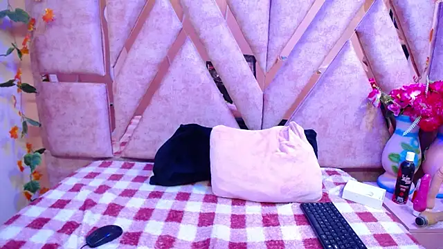 Azul Horny18 online show from 02.20.26