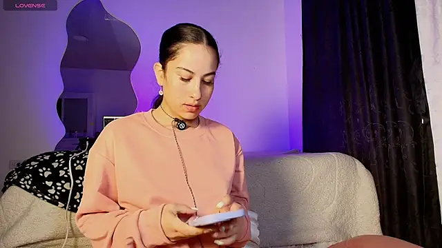 Madeline Dreams online show from 09.14.25