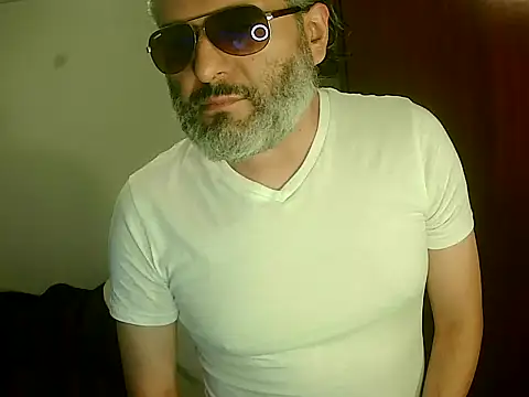 Snapshot of BushBator chatting on 12.07.24 BushBator online show from 12.07.24