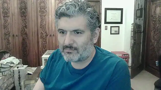 Snapshot of BushBator chatting on 11.07.25 BushBator online show from 11.07.25