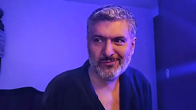 Snapshot of BushBator chatting on 11.15.25 BushBator online show from 11.15.25