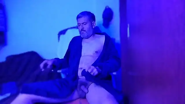 Snapshot of BushBator chatting on 11.18.25 BushBator online show from 11.18.25