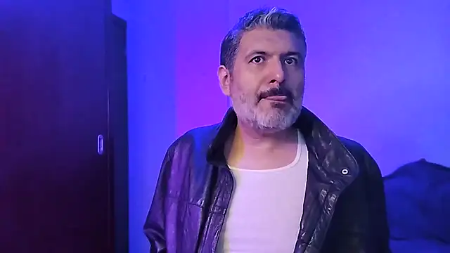 Snapshot of BushBator chatting on 12.14.25 BushBator online show from 12.14.25