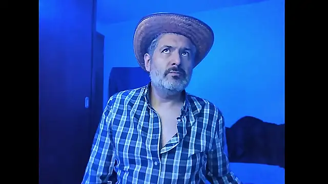 Snapshot of BushBator chatting on 12.15.25 BushBator online show from 12.15.25