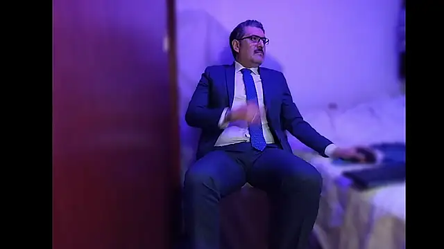 Snapshot of BushBator chatting on 12.16.25 BushBator online show from 12.16.25