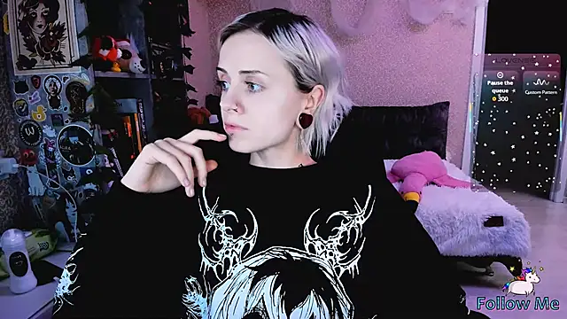 NaniMoore online show from 11.12.25