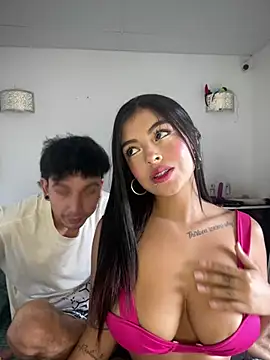 Snapshot of Dulce-diosa chatting on 12.21.24 Dulce-diosa online show from 12.21.24
