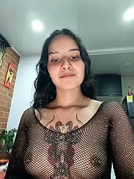 Snapshot of _vaness chatting on 12.14.24 vaness online show from 12.14.24