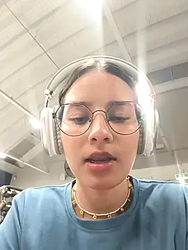 Snapshot of _vaness chatting on 01.29.25 vaness online show from 01.29.25