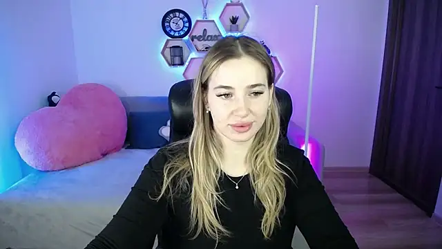 Snapshot of SabrinViolet chatting on 02.14.26 SabrinViolet online show from 02.14.26