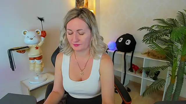 AriFleow online show from 10.21.25