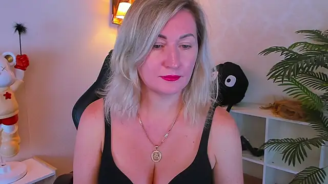 AriFleow online show from 10.23.25