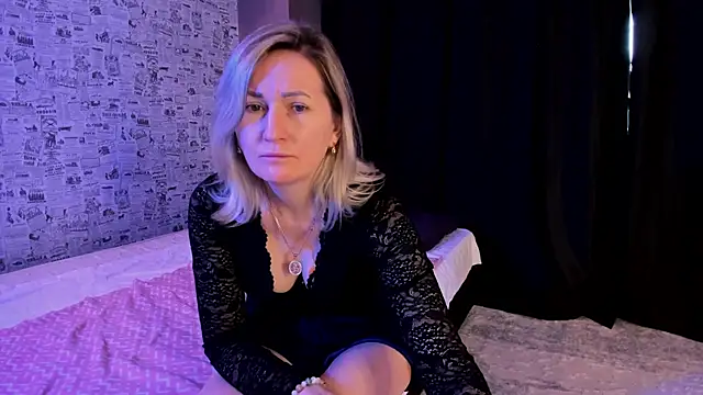 AriFleow online show from 11.13.25