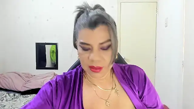 vikyadams online show from 11.25.25