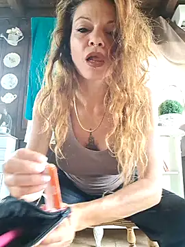 Snapshot of vampvanna23 chatting on 09.09.25 vampvanna23 online show from 09.09.25