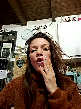 Snapshot of vampvanna23 chatting on 12.16.25 vampvanna23 online show from 12.16.25