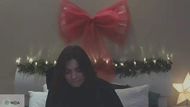Snapshot of katty__cat chatting on 12.23.24 katty cat online show from 12.23.24