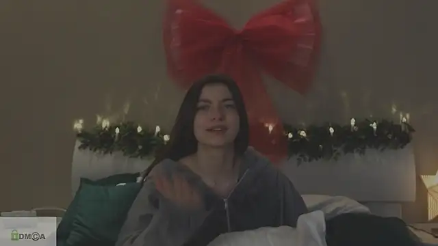 Snapshot of katty__cat chatting on 12.25.24 katty cat online show from 12.25.24