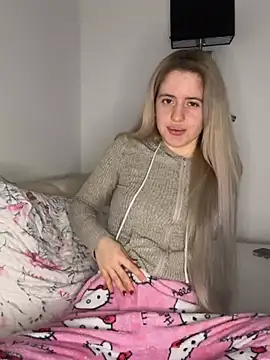 Holly-Glamour online show from 02.26.26